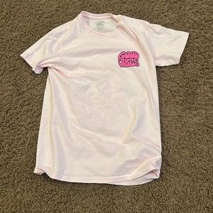 light pink t shirt